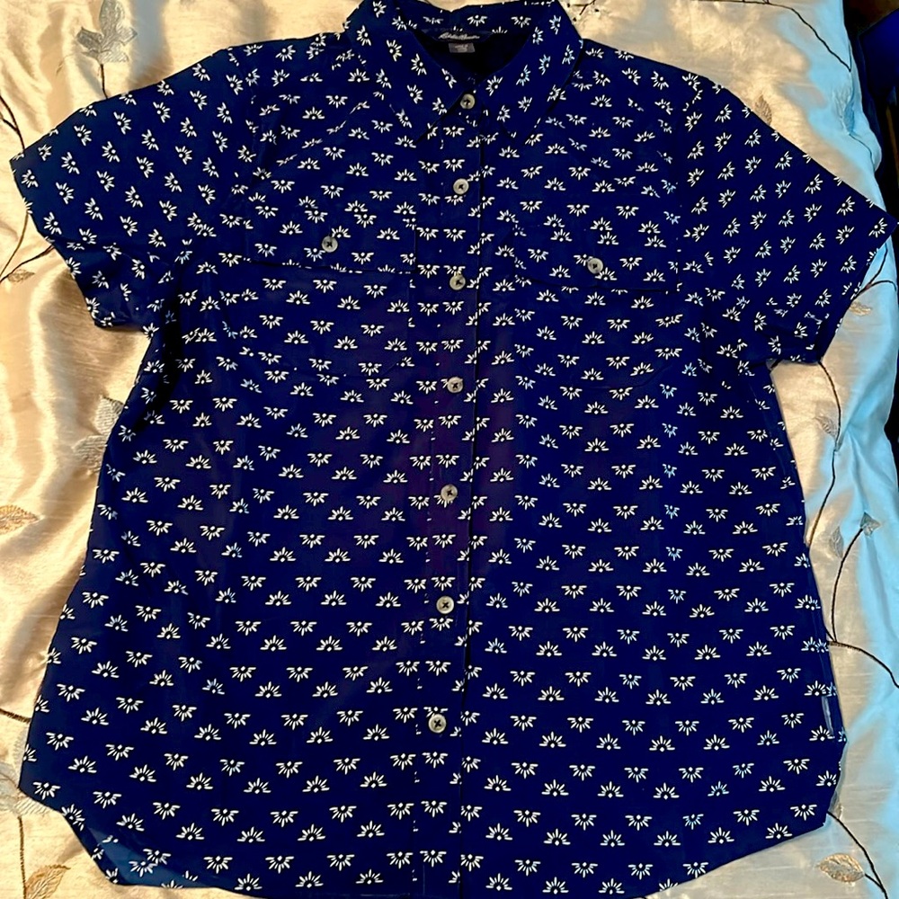 Eddie Bauer ladies top. New with tags small $22